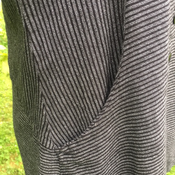 Tulip Button Down Tunic Top with Pockets - Picture 4 of 9